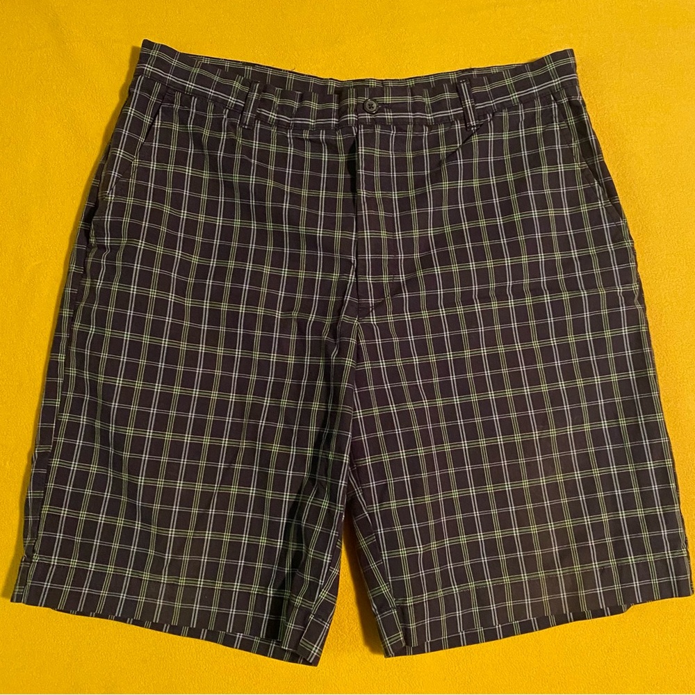 IZOD Blue shorts XFG
Flat-front plaid